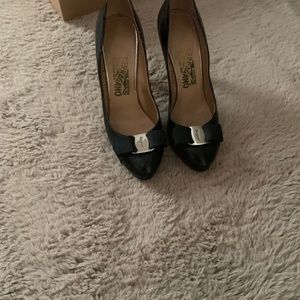 SALVATORE FERRAGAMO Black Classic Pump